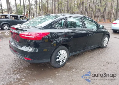 2017 Ford Focus S z USA, uszkodzony, nr VIN 1FADP3E2XHL312495